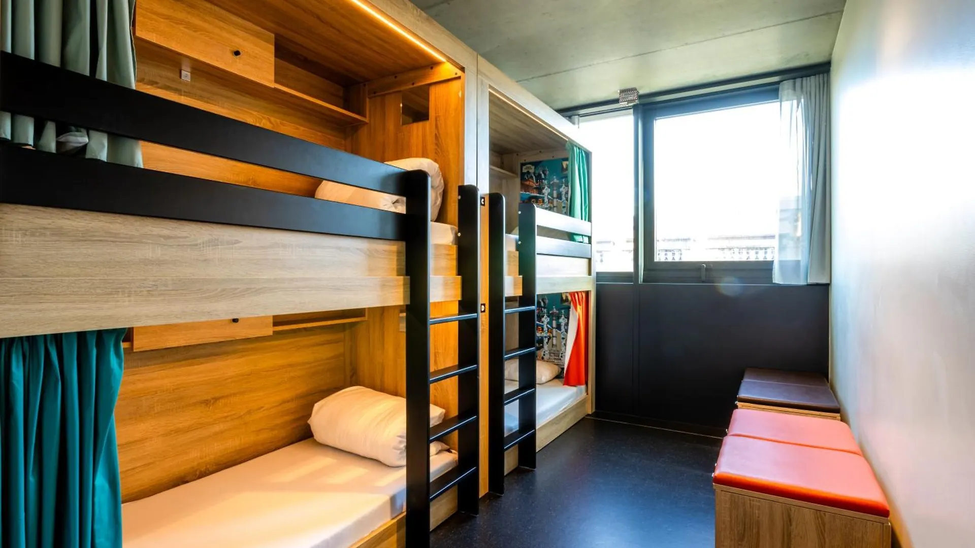 The People - Paris Marais Hostel