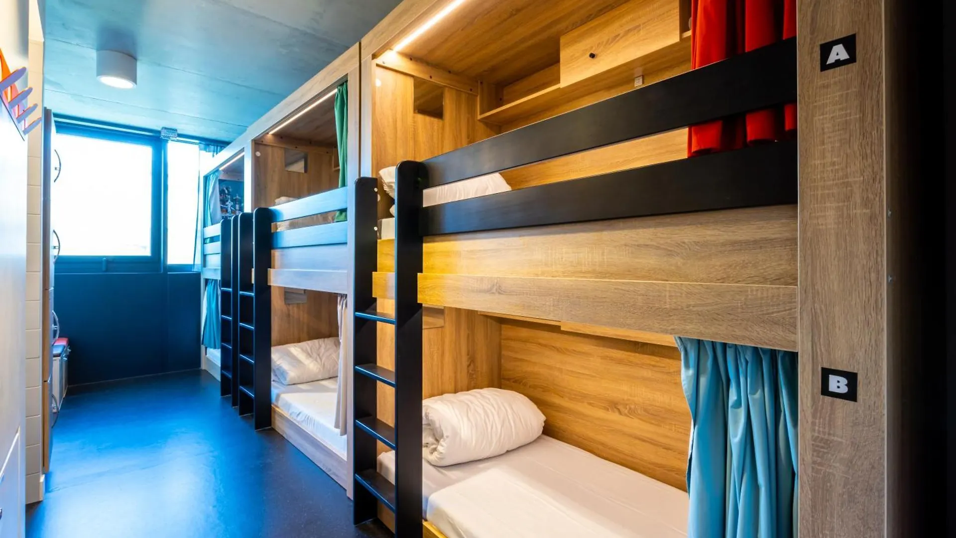 The People - Paris Marais Hostel